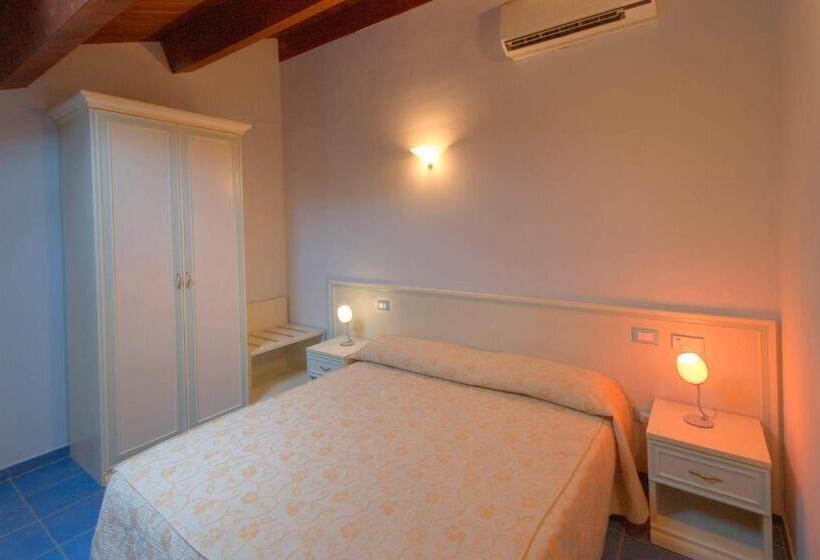اتاق استاندارد چهار تخته, Butterfly S House
