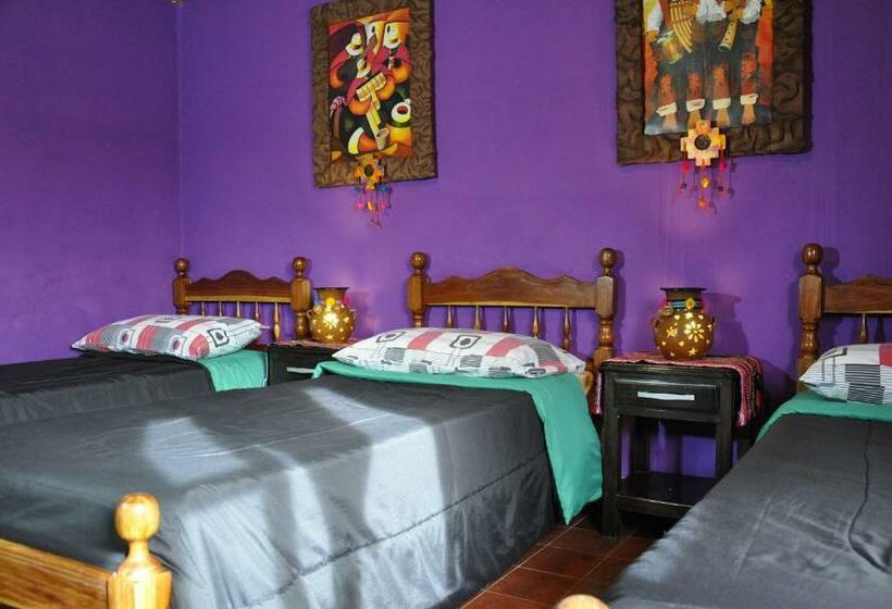 Трехместный Номер Стандарт Совместная Ванная, Hostel Copacabana La Quiaca