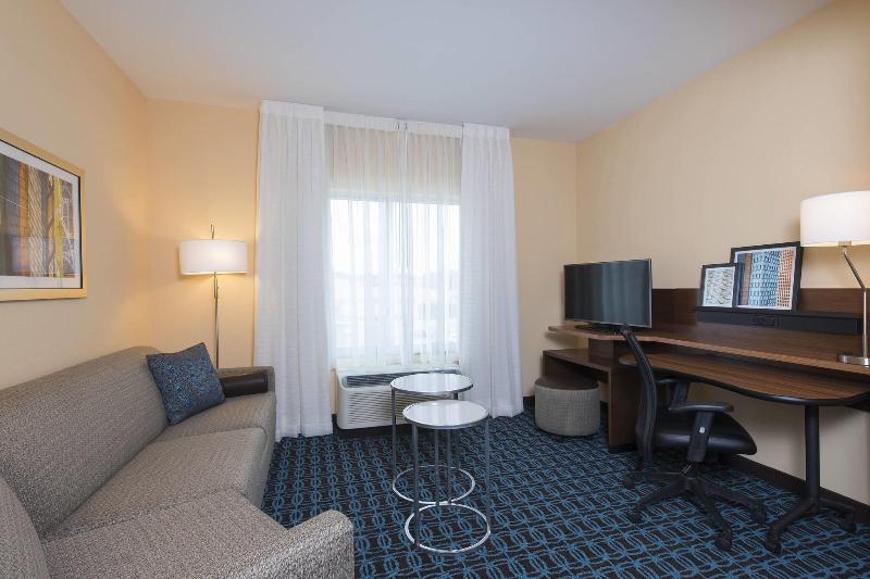 스위트 킹사이즈 침대, Fairfield Inn & Suites By Marriott Jackson Clinton