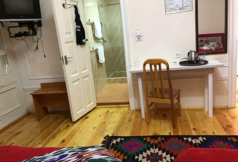 Quarto Triplo Estandar Banheiro Compartilhado, Guest House Marokand