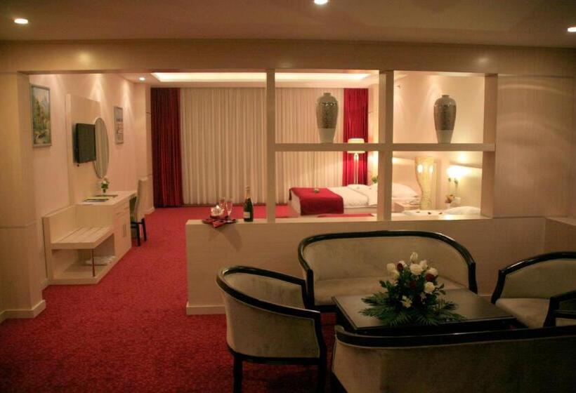 سوییت جونیور, Van Royal