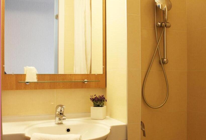 Трехместный Номер Базовый, B&b Hotel La Rochelle Centre