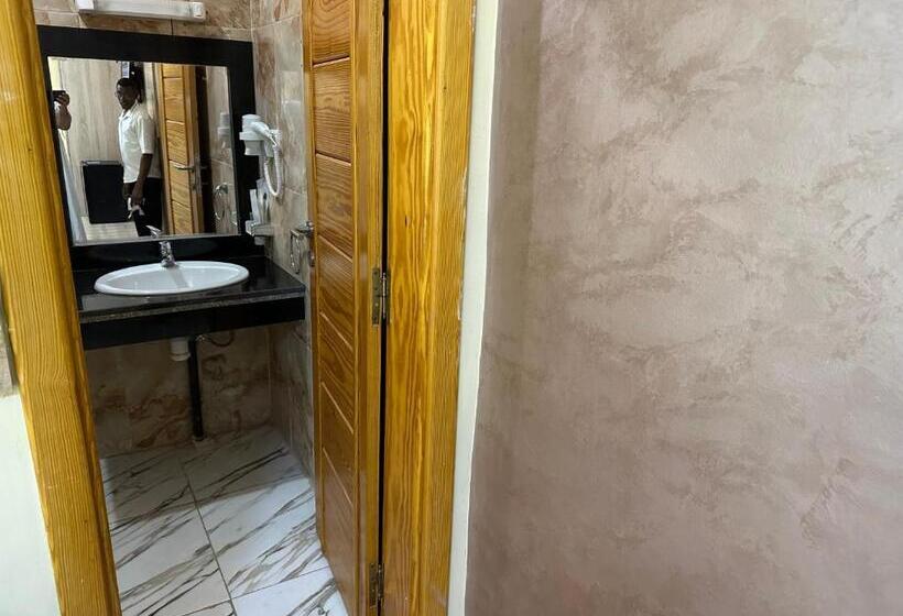 اتاق اکونومی یک تخته, Hôtel Esma Nouadhibou