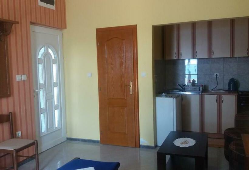 1 Bedroom Apartment with Terrace Sea View, Garni Hotel Bokeška Noć