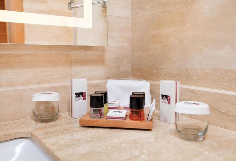 Quarto Estandar, Mia City