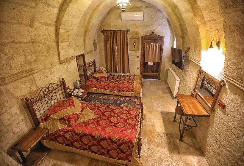 اتاق لوکس خانوادگی, Century Cave
