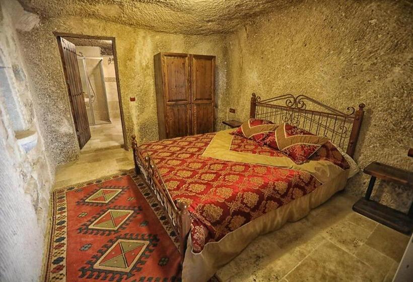 اتاق لوکس خانوادگی, Century Cave