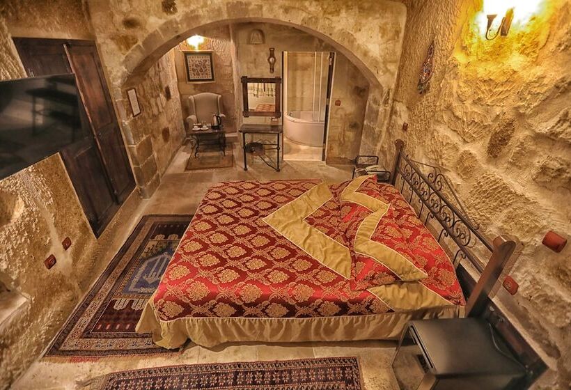 اتاق لوکس, Century Cave