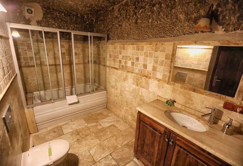 اتاق لوکس سه تخته, Century Cave