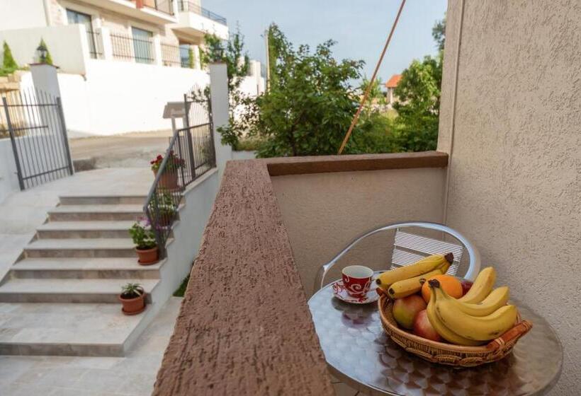 اتاق یک تخته با تراس, Villa Kruna Lux