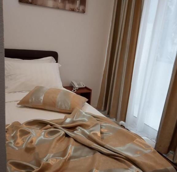 اتاق یک تخته با تراس, Villa Kruna Lux