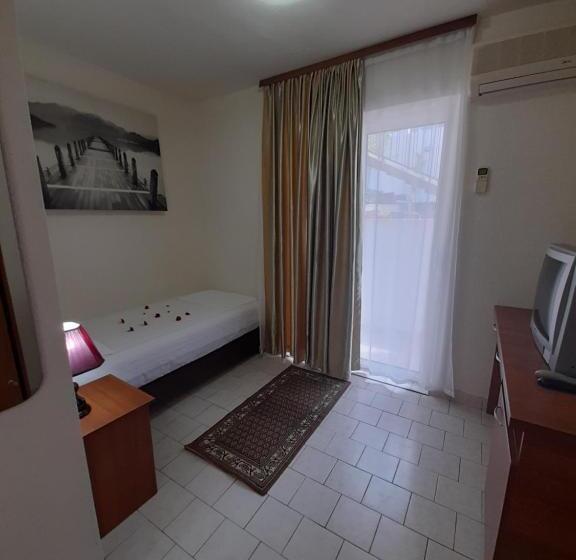 اتاق یک تخته با تراس, Villa Kruna Lux