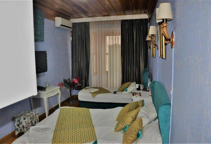 Deluxe Triple Room, The Trip Istanbul
