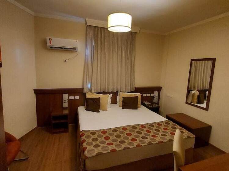 标准间, Class Hotel Passos