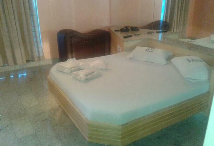 اتاق سوپریور, Motel Comodoro