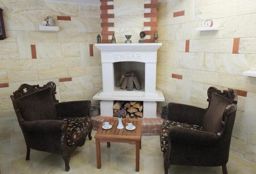 اتاق ساده سه‌ نفره, Foca Ensar