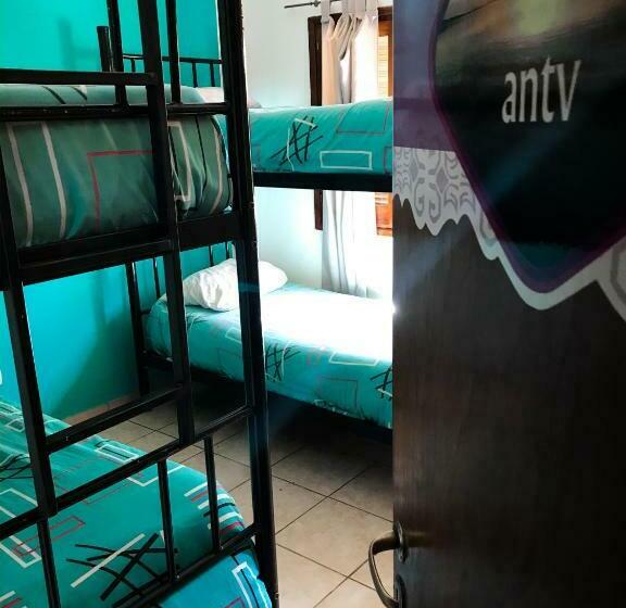 스탠다드 4인용 룸 공용 욕실, Hostel Punto Patagonico