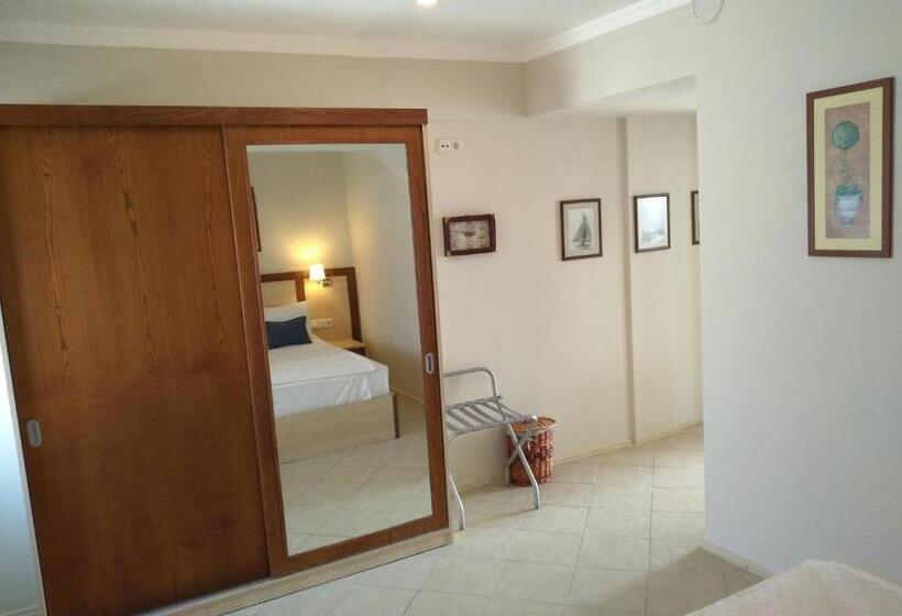 Трехместный Номер Superior, Uzhan Beach