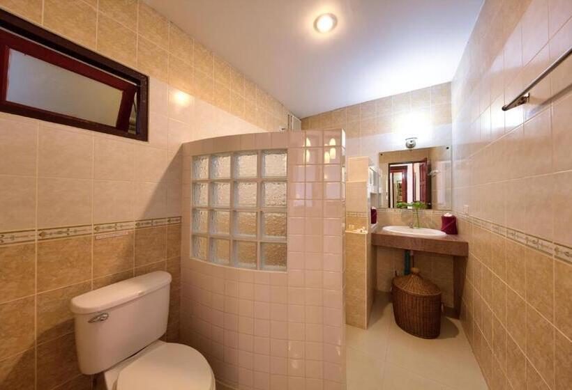 带泳池的标准三人间, Aumpai Luxury