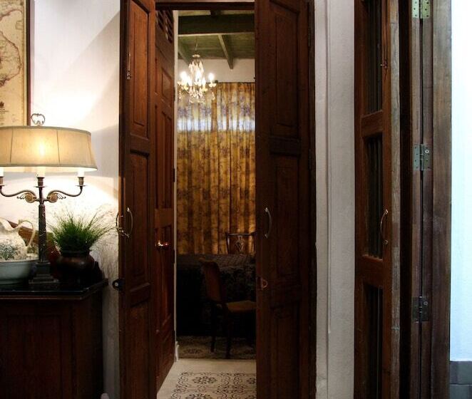اتاق استاندارد, The Bhuthorn Bed And Breakfast