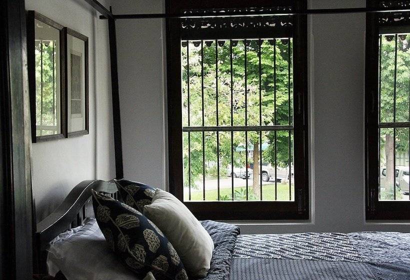 اتاق لوکس, The Bhuthorn Bed And Breakfast