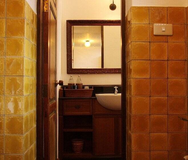 اتاق سوپریور, The Bhuthorn Bed And Breakfast