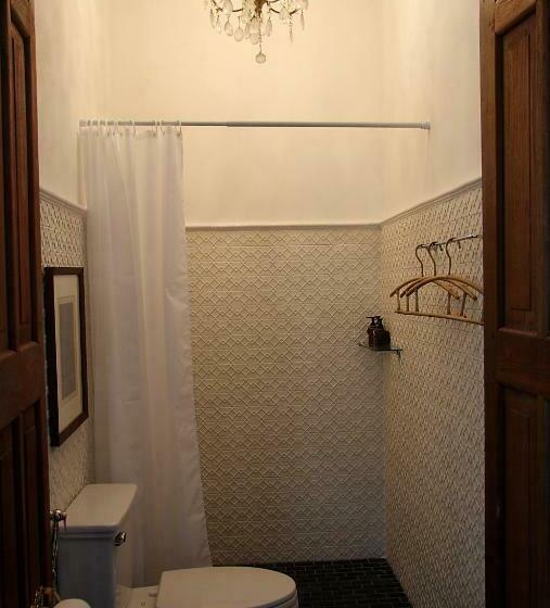 اتاق لوکس, The Bhuthorn Bed And Breakfast