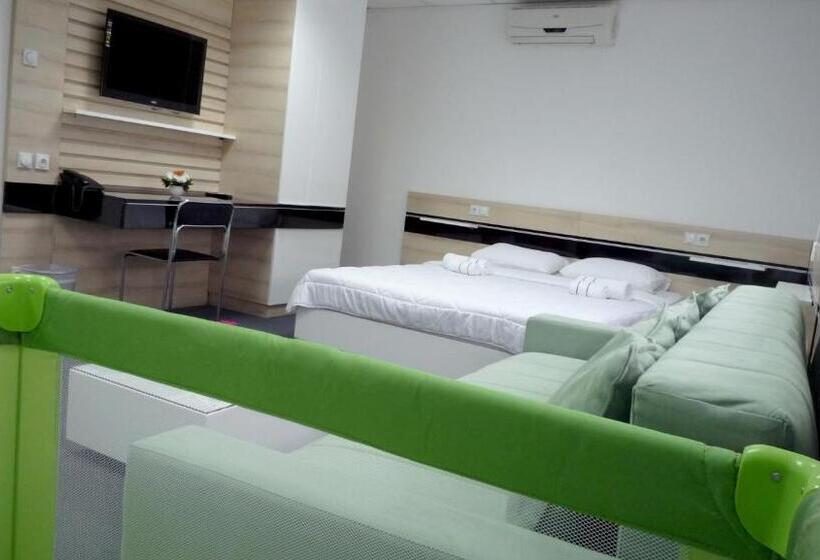 سوییت, Garni Hotel Consul