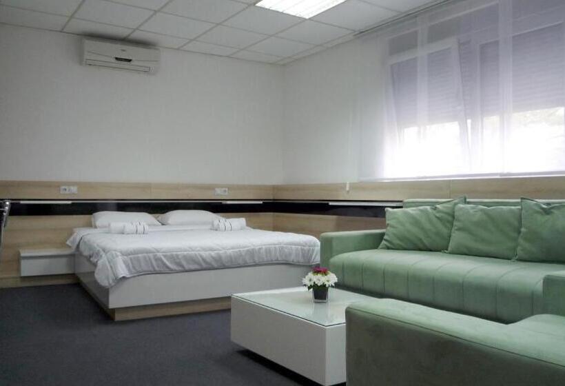 سوییت, Garni Hotel Consul
