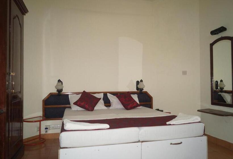 חדר אקונומי, Thushara