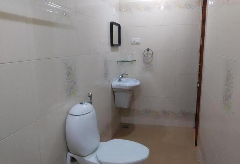 חדר דלוקס, Thushara