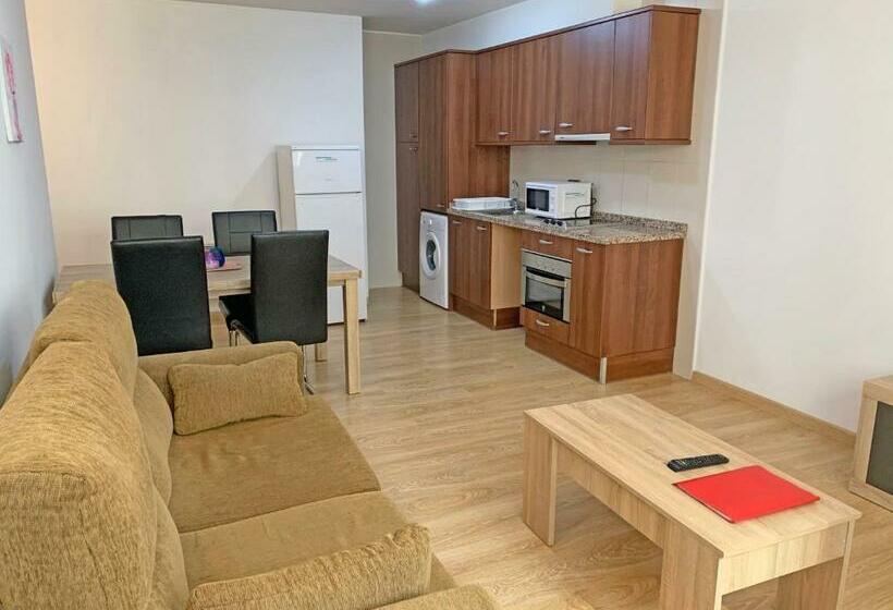 דירת חדר, Apartamentos Araco 3000