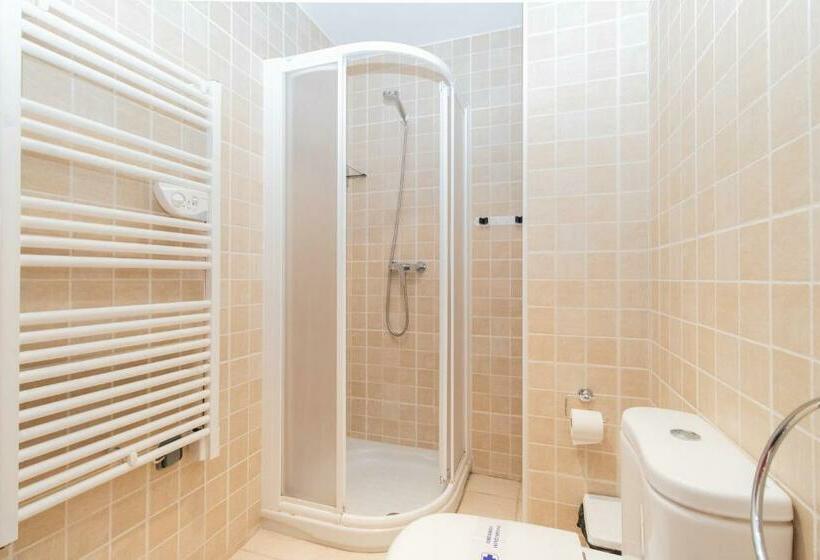 דירת חדר, Apartamentos Araco 3000
