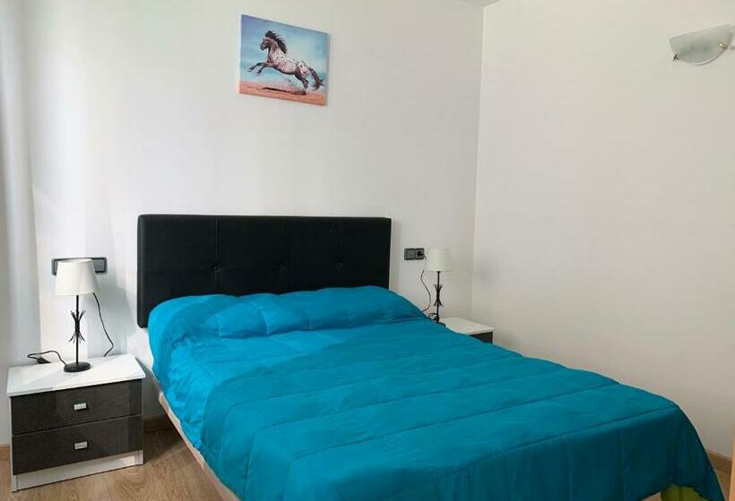 דירת חדר, Apartamentos Araco 3000