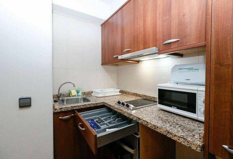דירת חדר, Apartamentos Araco 3000