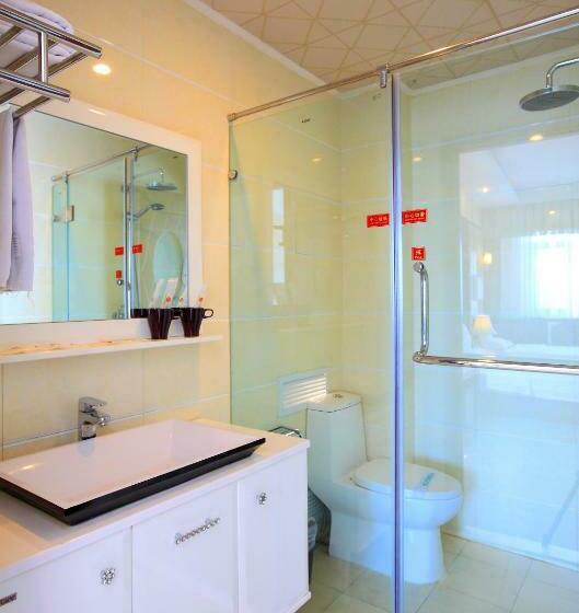 اتاق لوکس با تخت بزرگ, Capital Airport International Hotel