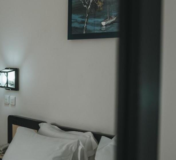 Номер Economy, & Residence Le Subrini