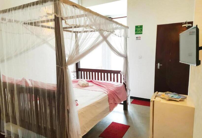 Номер Deluxe с Балконом, Unawatuna Guest