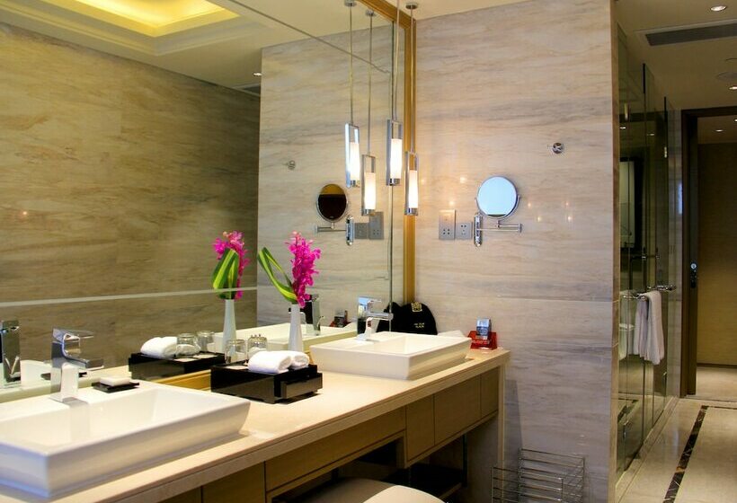 Номер Executive, New Century Grand Hotel Hangzhou Zheshang