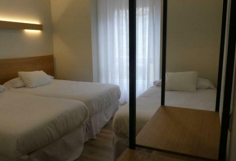 스탠다드 트리플 룸, Plaza Pombo B&b   Hostal