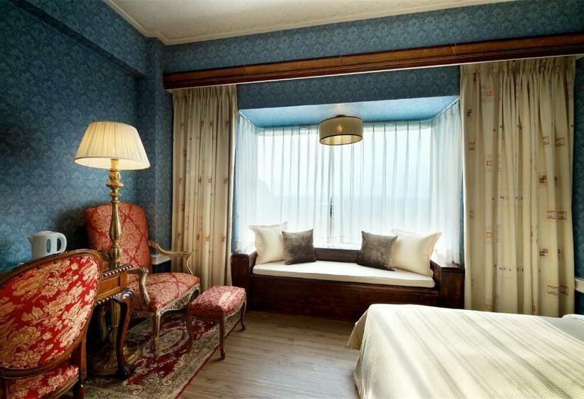 اتاق خانوادگی, Shangrila Boutique