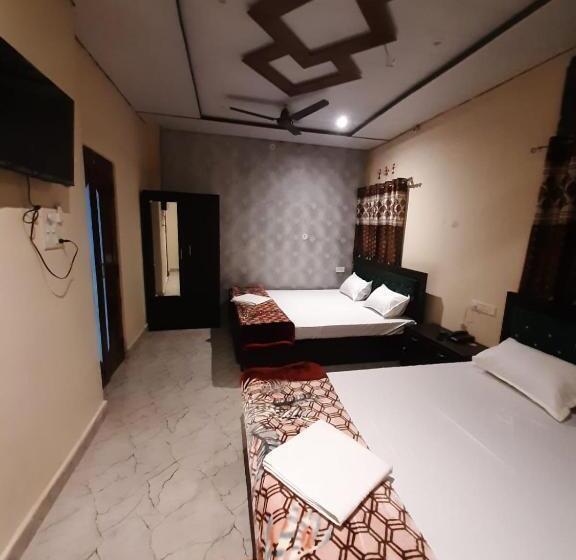 豪华家庭房间, Raghuvanshi Paying Guest House
