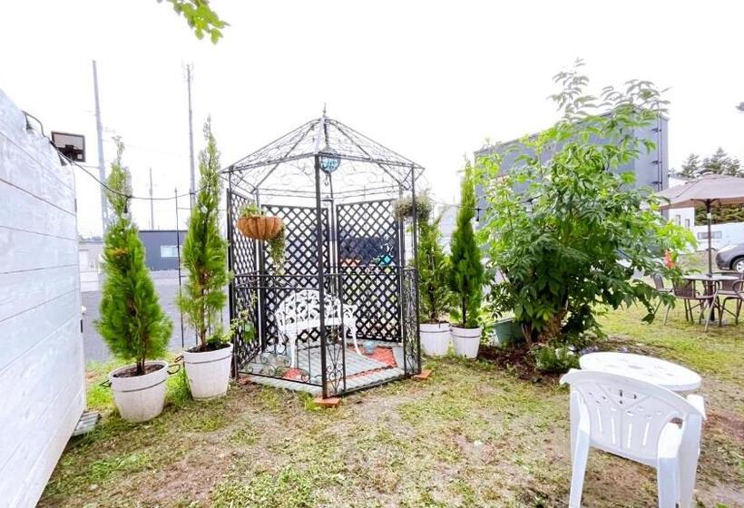 Номер Стандарт Вид на Сад, Happily House