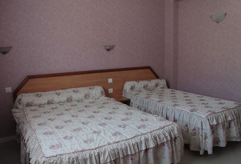 Номер Стандарт Трехместный, Hôtel Ladagnous