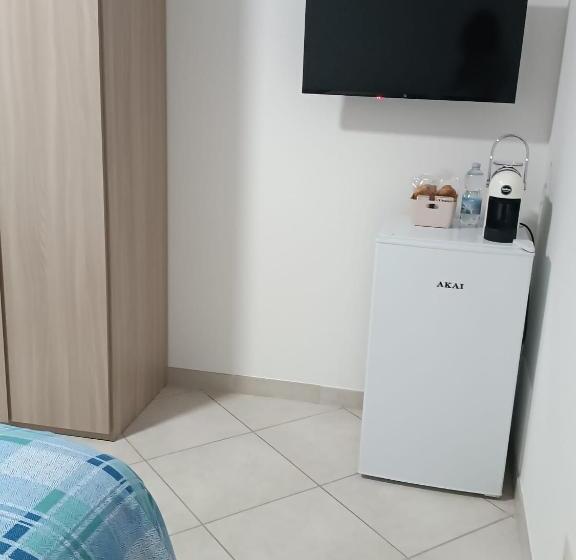 اتاق استاندارد, B&b Le Luci Super Camera In Attico Interno 3 Rose Rosse