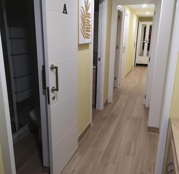 Номер Стандарт Совместная Ванная, Hostal Mari, Alquiler Habitación Privada En Hostal, 6 Habitaciones Cerca De La Universidad Y Aeropue