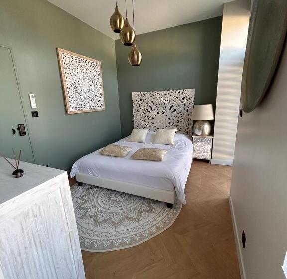 Номер Deluxe, Le Manoir Du Monde