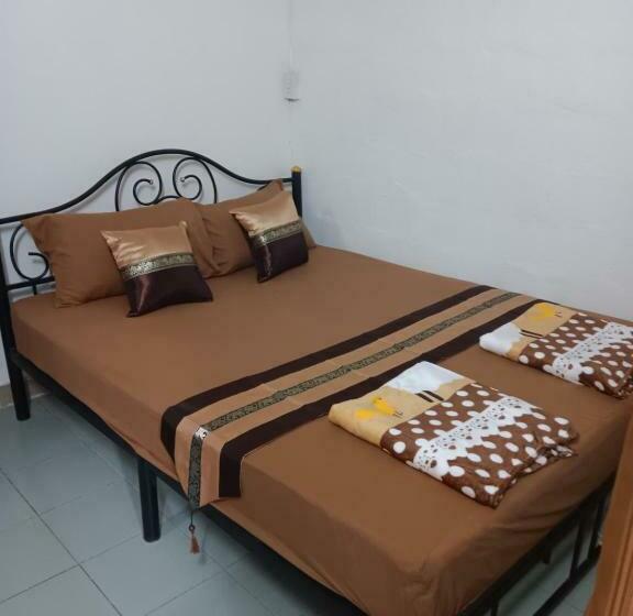 מיטה בחדר משותף, Hug Glur House Tour And Hostel