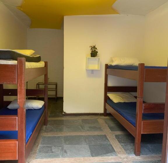 Четырехместный Номер Стандарт Вид на Сад, Canto Das Toninhas Guest House