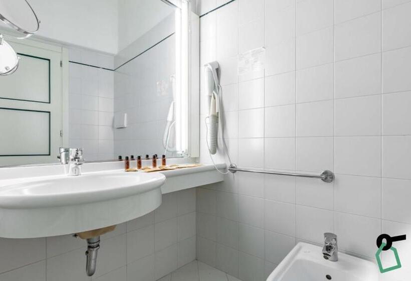 اتاق استاندارد سه نفره, Hotiday Room Collection   Sauze Torre